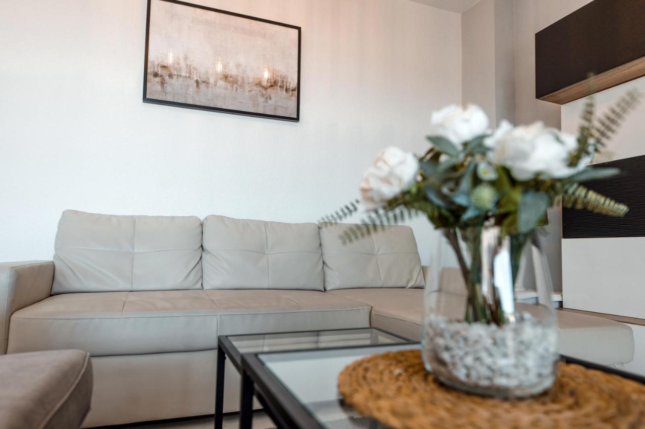 Spacious 2-Bedroom Apartment With Free Parking Sitio de Calahonda Exteriér fotografie